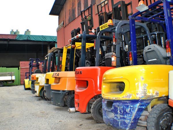 Fleet of forklifts available for sales and rental