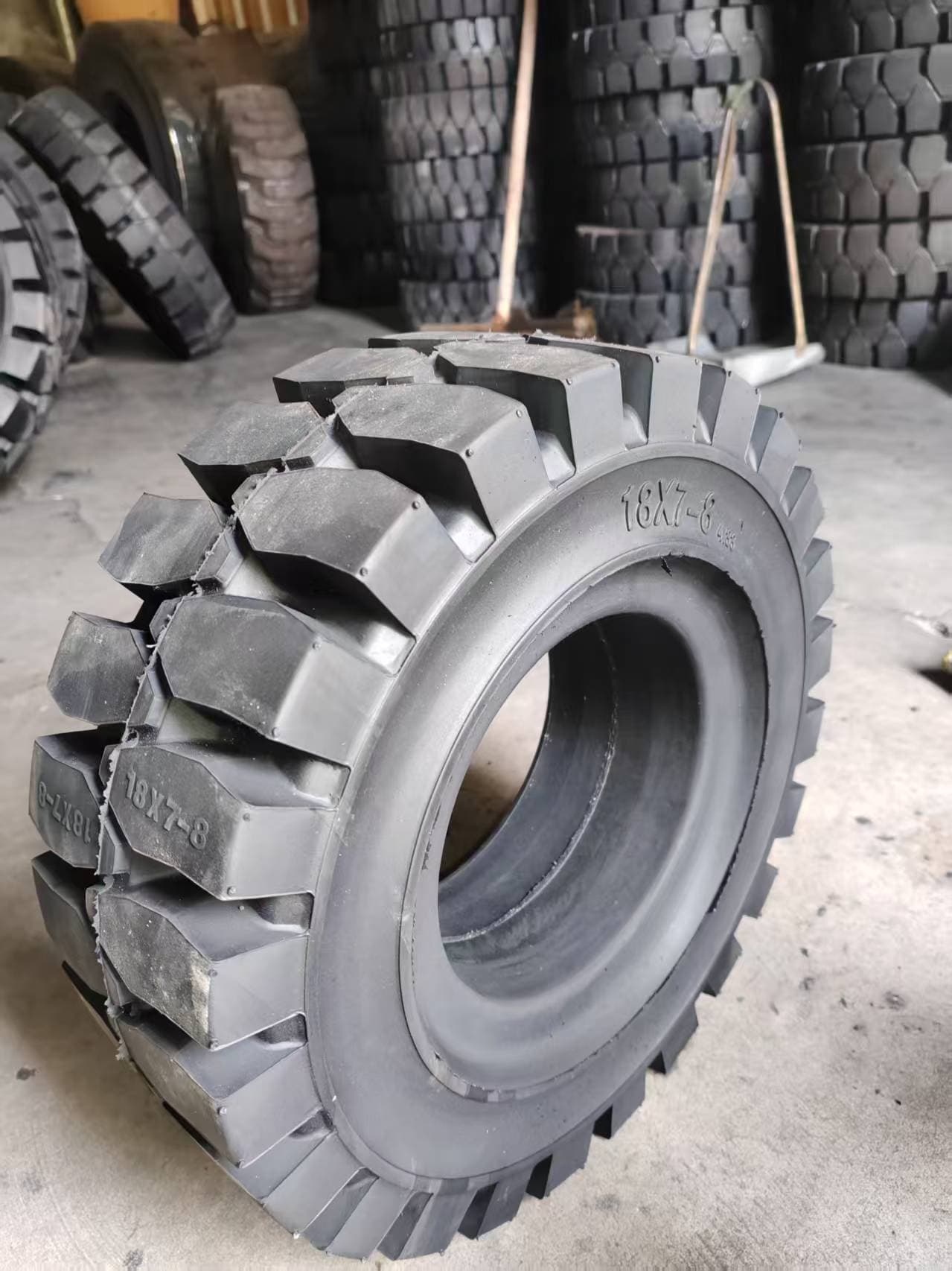 Ultraload forklift tyre from China